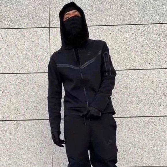 Nike Tech - Picture 3 of 3